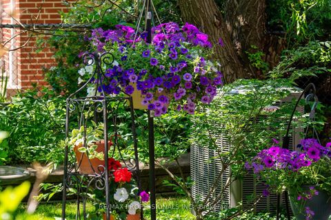 Photo 34 at 17 Clearside Place, Markland Wood, Toronto
