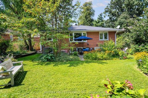 Photo 35 at 17 Clearside Place, Markland Wood, Toronto