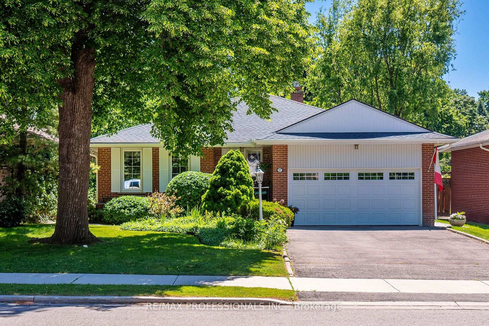 17 Clearside Place, Markland Wood, Toronto 