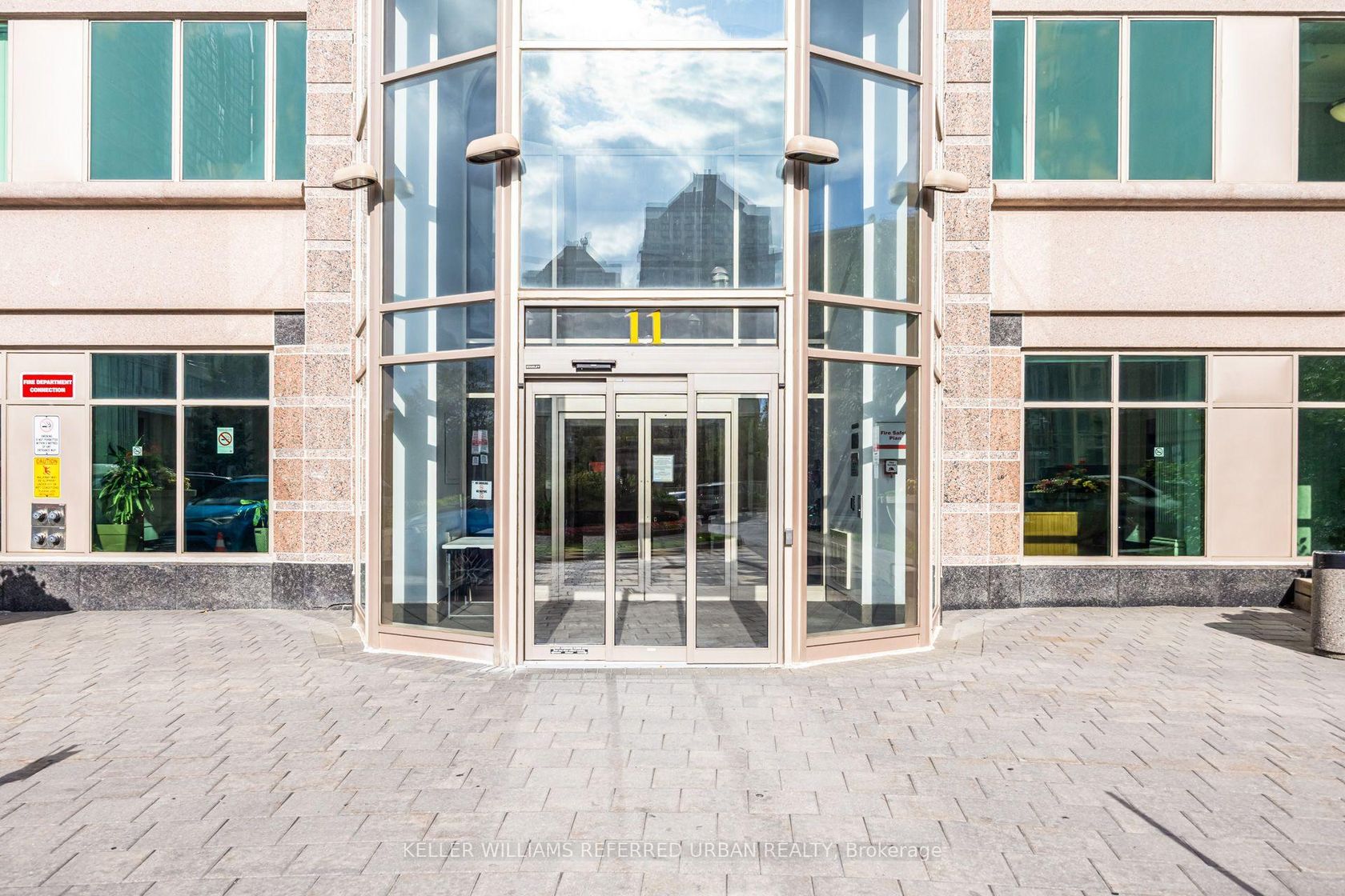 1908 - 11 Lee Centre Drive, Woburn, Toronto 