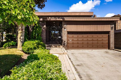 Photo 1 at 30 Coreydale Court, Bathurst Manor, Toronto