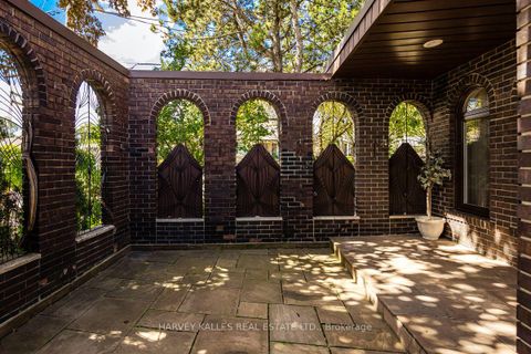 Photo 2 at 30 Coreydale Court, Bathurst Manor, Toronto