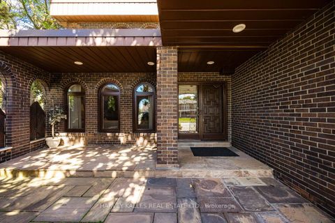 Photo 3 at 30 Coreydale Court, Bathurst Manor, Toronto