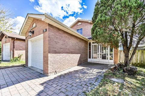 Photo 2 at 27 Samantha Circle, Doncrest, Richmond Hill