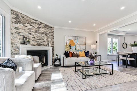 Photo 9 at 27 Samantha Circle, Doncrest, Richmond Hill