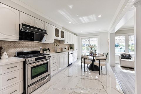 Photo 13 at 27 Samantha Circle, Doncrest, Richmond Hill