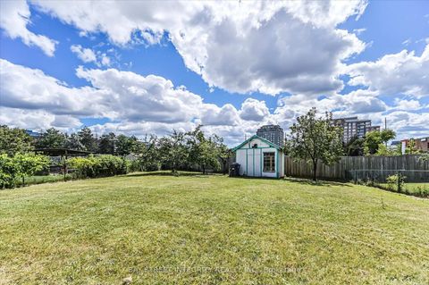 Photo 35 at 27 Samantha Circle, Doncrest, Richmond Hill