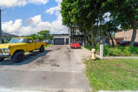 Photo 1 at 22 Neames Crescent, CFB, Toronto