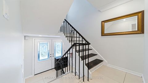Photo 3 at 22 Neames Crescent, CFB, Toronto