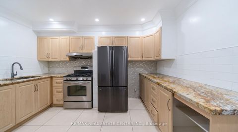 Photo 4 at 22 Neames Crescent, CFB, Toronto