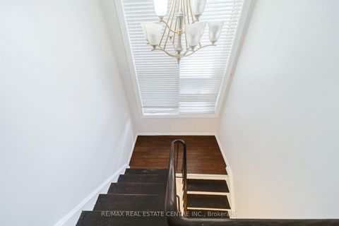 Photo 12 at 22 Neames Crescent, CFB, Toronto