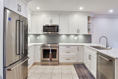 Photo 11 at 14 Palmer Drive, East Bayfield, Barrie