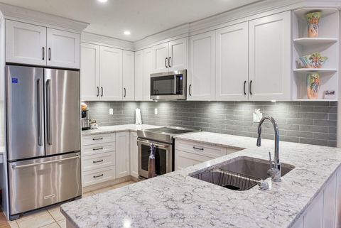 Photo 12 at 14 Palmer Drive, East Bayfield, Barrie