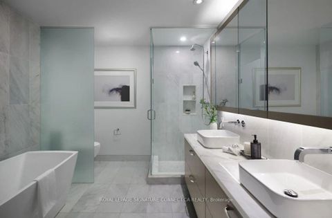 Photo 12 at 402 - 455 Wellington Street W, Waterfront Communities C1, Toronto
