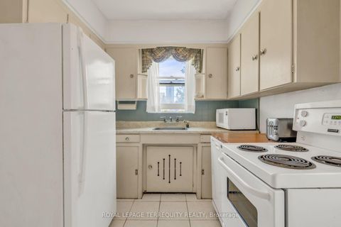 Photo 12 at 391 Sutherland Drive, Leaside, Toronto