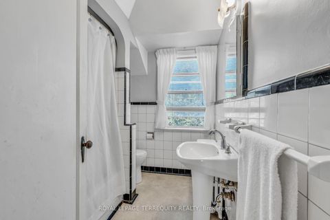 Photo 22 at 391 Sutherland Drive, Leaside, Toronto