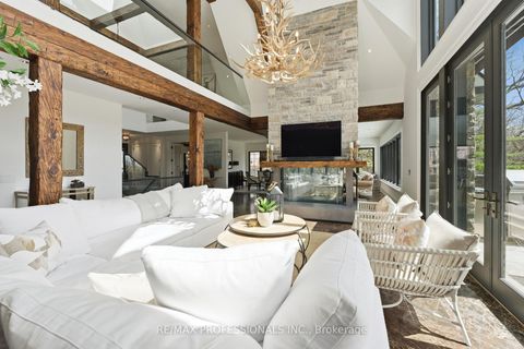 Photo 2 at 23 Riverside Crescent, Swansea, Toronto