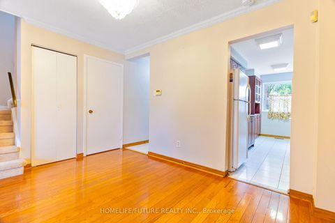 Photo 4 at 174 - 124 Dusay Place, L'Amoreaux, Toronto