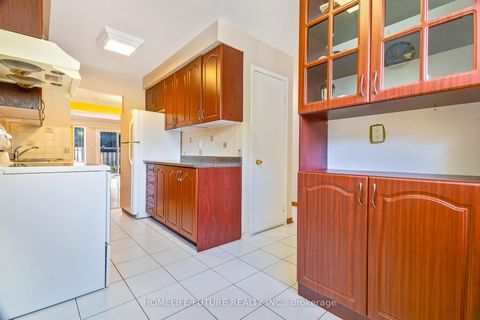 Photo 7 at 174 - 124 Dusay Place, L'Amoreaux, Toronto