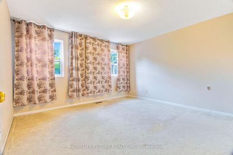 Photo 10 at 174 - 124 Dusay Place, L'Amoreaux, Toronto