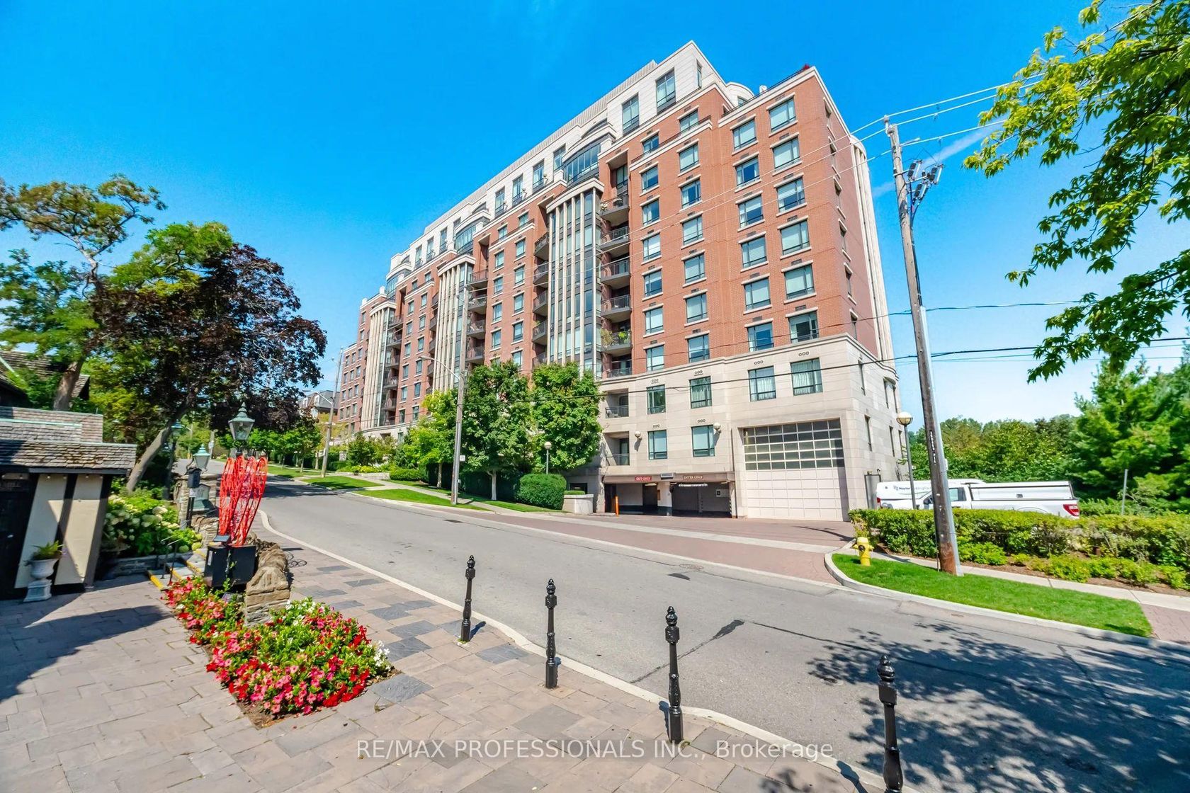 512 - 30 Old Mill Road, Kingsway South, Toronto 
