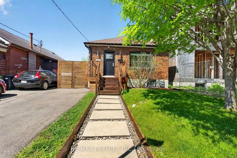 Photo 1 at 154 Fifth Street, New Toronto, Toronto