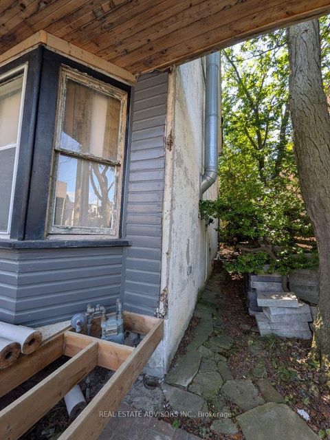 Photo 4 at 29 Thelma Avenue, Forest Hill South, Toronto