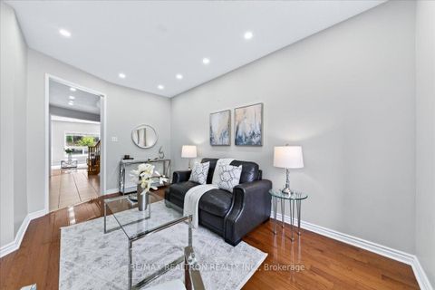 Photo 10 at 37 Lebovic Drive, Oak Ridges Lake Wilcox, Richmond Hill