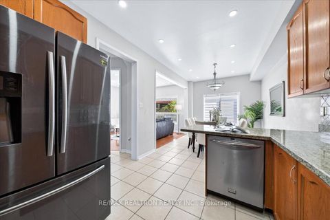 Photo 21 at 37 Lebovic Drive, Oak Ridges Lake Wilcox, Richmond Hill