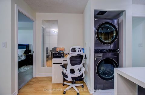 Photo 7 at 705 - 212 Eglinton Avenue, Mount Pleasant East, Toronto