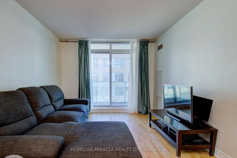 Photo 12 at 705 - 212 Eglinton Avenue, Mount Pleasant East, Toronto