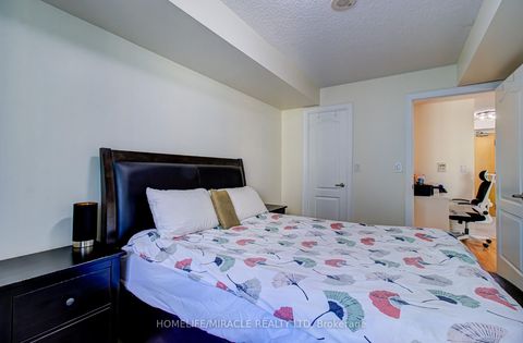Photo 14 at 705 - 212 Eglinton Avenue, Mount Pleasant East, Toronto
