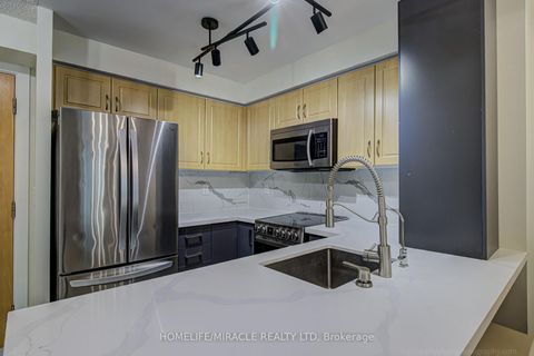 Photo 16 at 705 - 212 Eglinton Avenue, Mount Pleasant East, Toronto