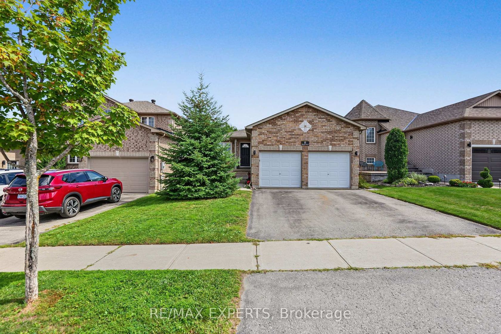 17 Michelle Drive, Painswick South, Barrie photo number 2