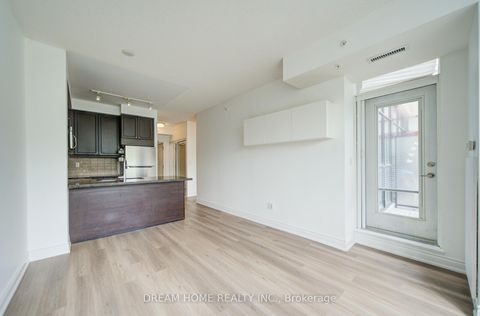 Photo 13 at 322 - 2396 Major Mackenzie Drive, Maple, Vaughan