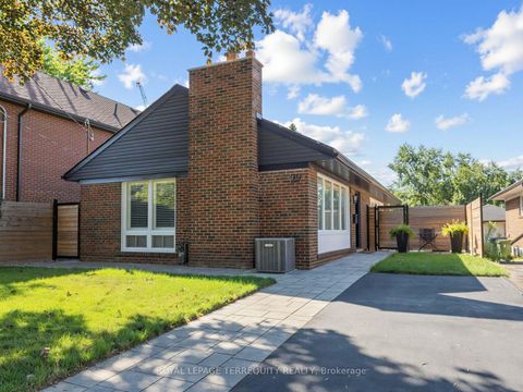 Photo 2 at 29 Sedgewick Crescent, Ionview, Toronto