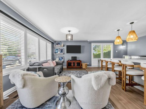Photo 9 at 29 Sedgewick Crescent, Ionview, Toronto