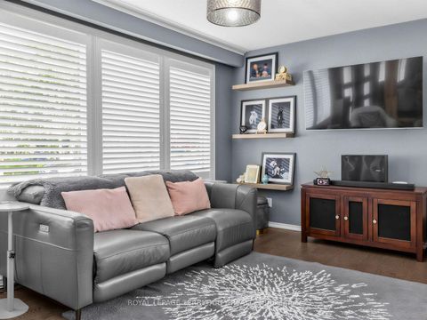 Photo 10 at 29 Sedgewick Crescent, Ionview, Toronto
