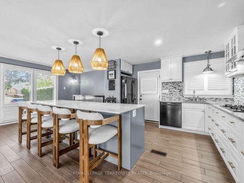 Photo 11 at 29 Sedgewick Crescent, Ionview, Toronto