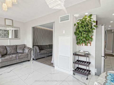 Photo 10 at 419 - 11753 Sheppard Avenue E, Rouge E11, Toronto