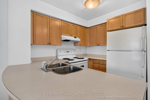 Photo 6 at 609 - 109 Front Street E, Moss Park, Toronto