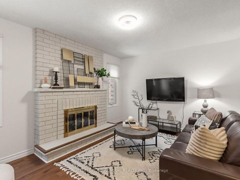 Photo 4 at 59 Marita Place, Glen Shields, Vaughan