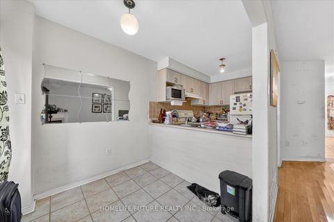 Photo 11 at 17 - 435 Middlefield Road, Agincourt North, Toronto