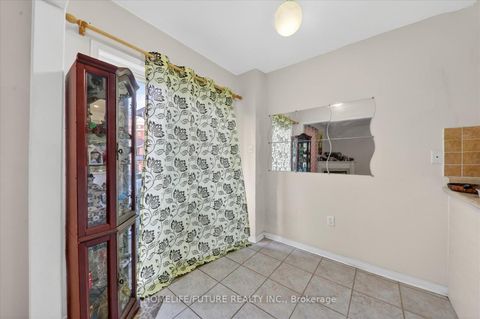 Photo 12 at 17 - 435 Middlefield Road, Agincourt North, Toronto