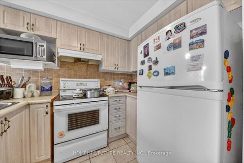 Photo 13 at 17 - 435 Middlefield Road, Agincourt North, Toronto