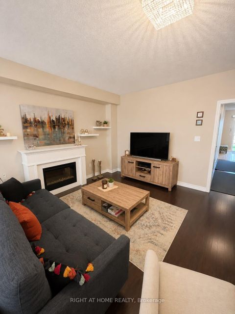 Photo 7 at 60 Zachary Place N, Vellore Village, Vaughan