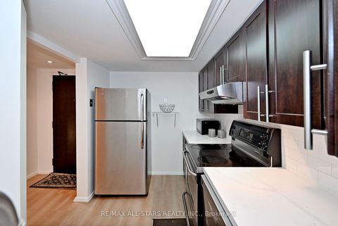 Photo 13 at 2112 - 15 Maitland Place, South St. James Town, Toronto