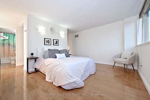 Photo 18 at 2112 - 15 Maitland Place, South St. James Town, Toronto