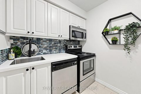 Photo 14 at 146 - 311 Milestone Crescent, Aurora Village, Aurora