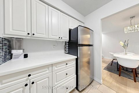 Photo 15 at 146 - 311 Milestone Crescent, Aurora Village, Aurora